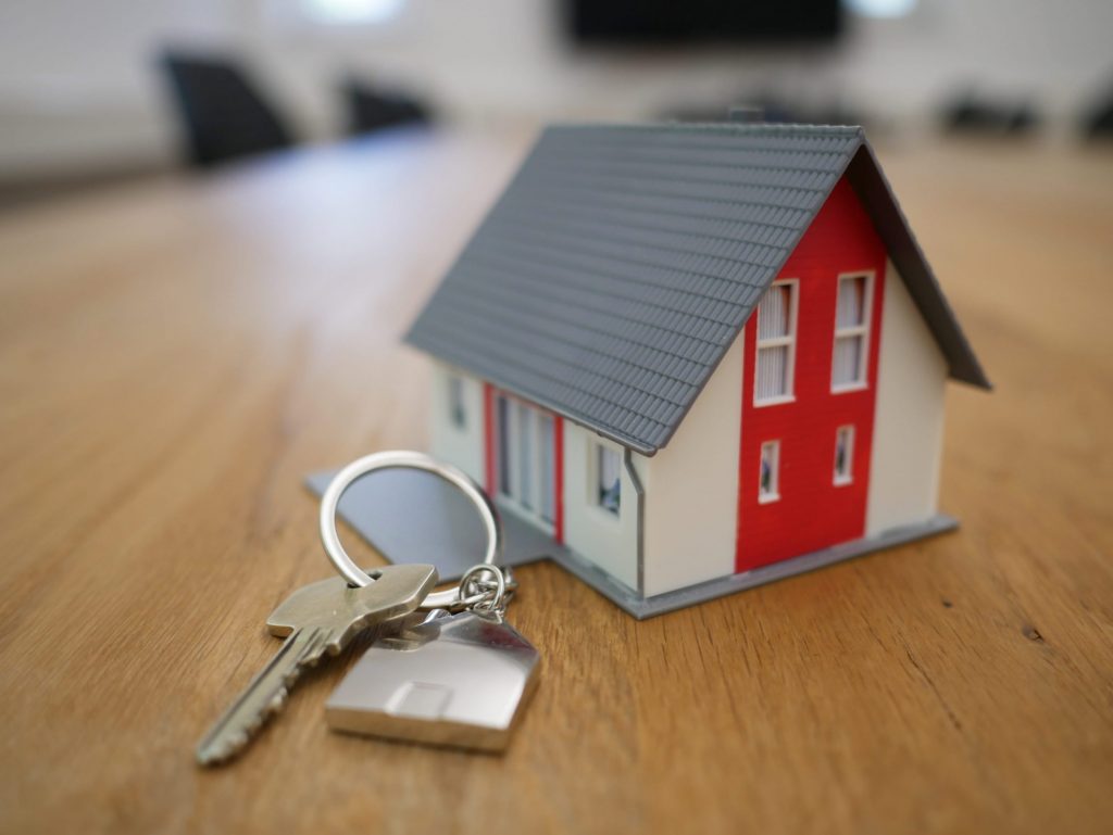 Should you sell your house privately? 