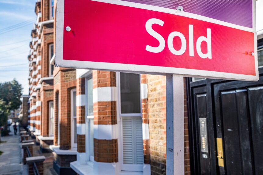 Selling a House During Divorce in Hull: Your Options and How to Keep It Simple