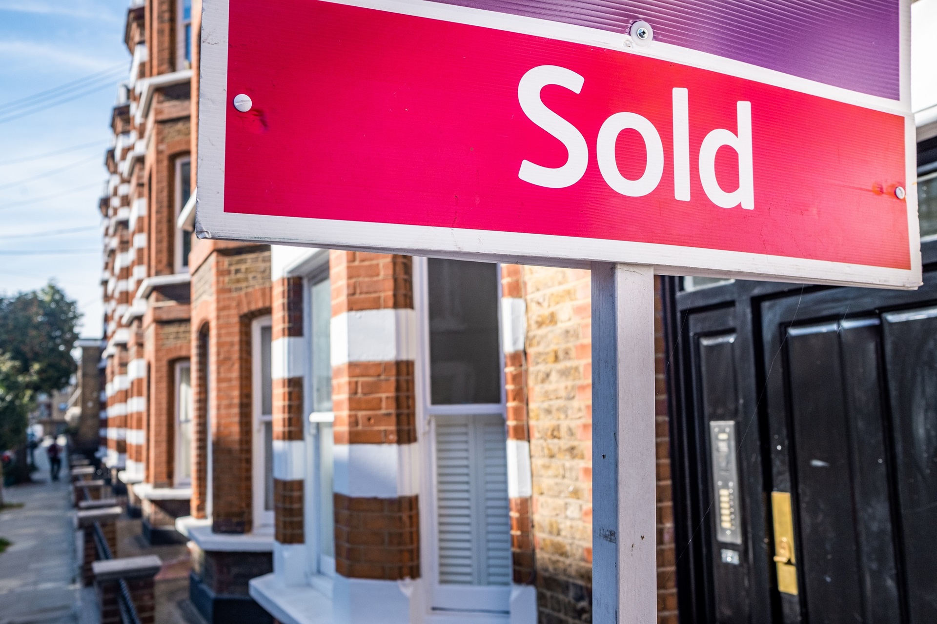 Selling a House During Divorce in Hull: Your Options and How to Keep It Simple